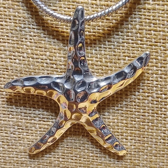 NEW Lucky You brand matching Starfish Earrings & Necklace silvertone. T1 - Picture 3 of 7
